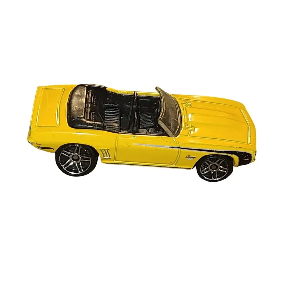 2011 Hot Wheels ‘69 Camaro SS Yellow Convertible Diecast Car 1:64